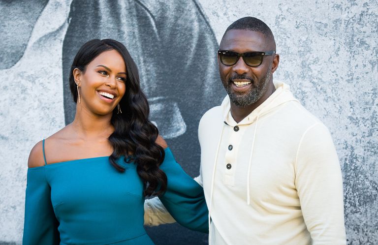 Idris Elba proves why Wayfarer sunglasses are still #1 | Esquire Middle ...