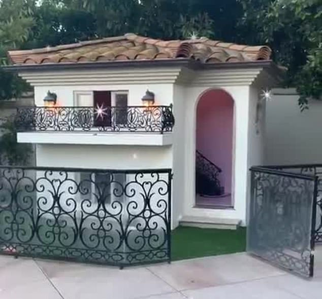 Inside Paris Hilton&#39;s jaw-dropping $325,000 dog mansion | Esquire Middle  East