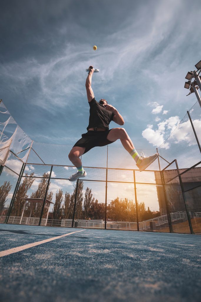 Paddle tennis: characteristics of a dynamic sport full of enthusiasm