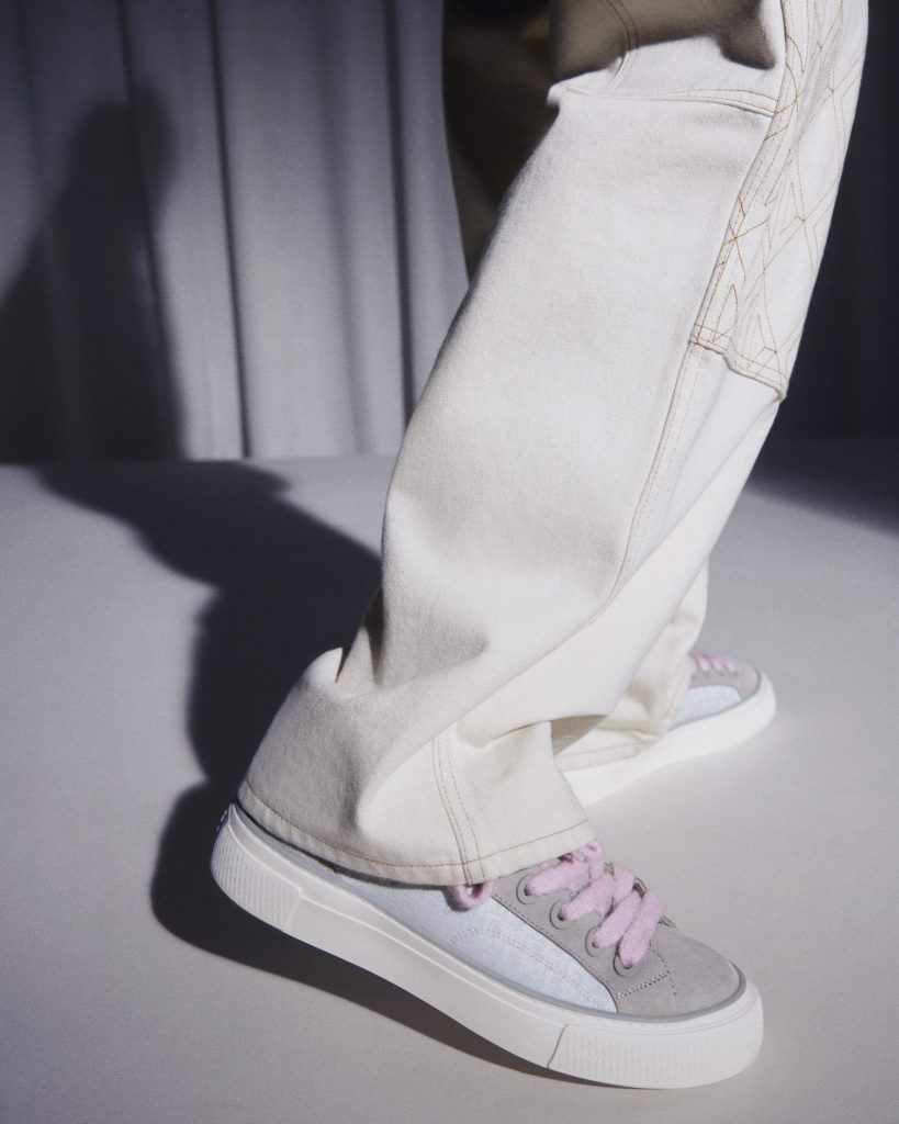 MANIFESTO - NOT YOUR DAD'S RETRO TENNIS SHOES: Dior's B33 Sneakers with  Raised Embroidery