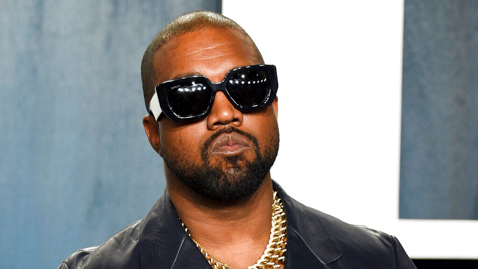 Kanye West has his teeth removed and replaced with something else