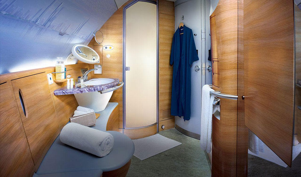 Emirates UK removes shower attendants on its first-class flights