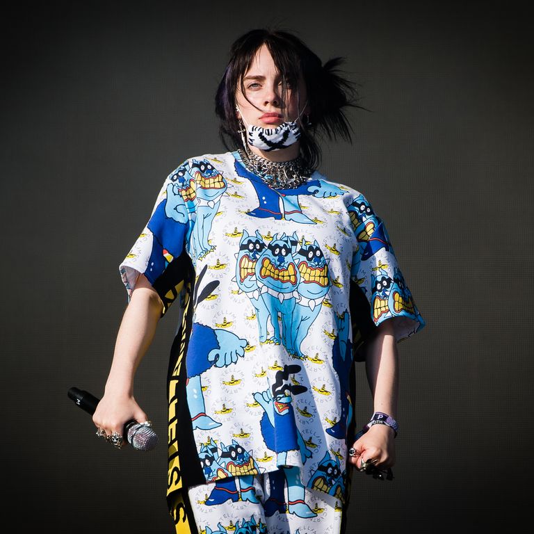 Billie Eilish removed her baggy clothes at a concert in a revolutionary ...