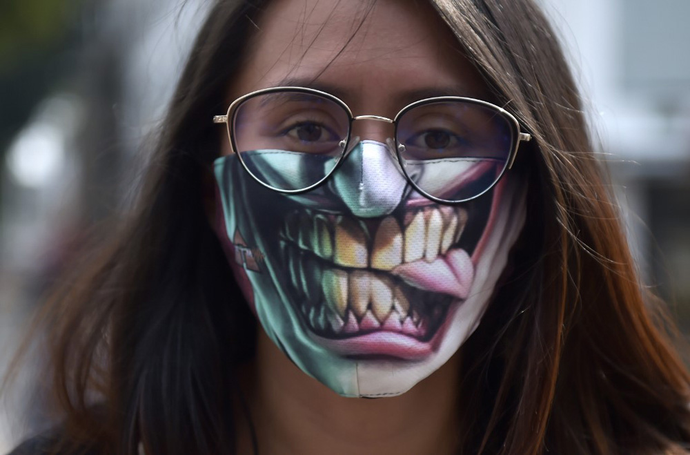 People Are Turning To Unusual And Inventive Masks To Beat Covid 19 Esquire Middle East