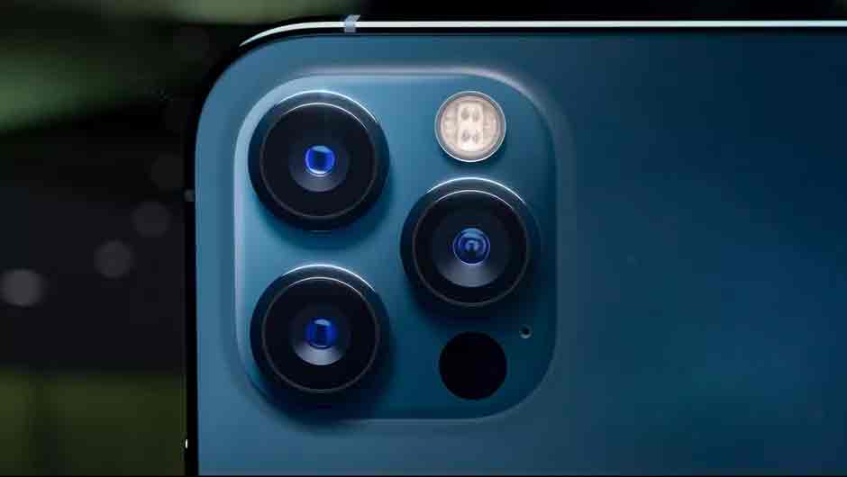 Hereâ€™s why the iPhone 12 Pro Max Camera is so big - Esquire Middle East