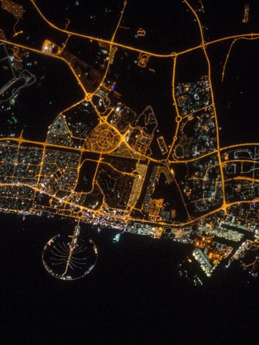Spectacular Dubai shot is one of NASA's best photos of 2017 - Esquire ...