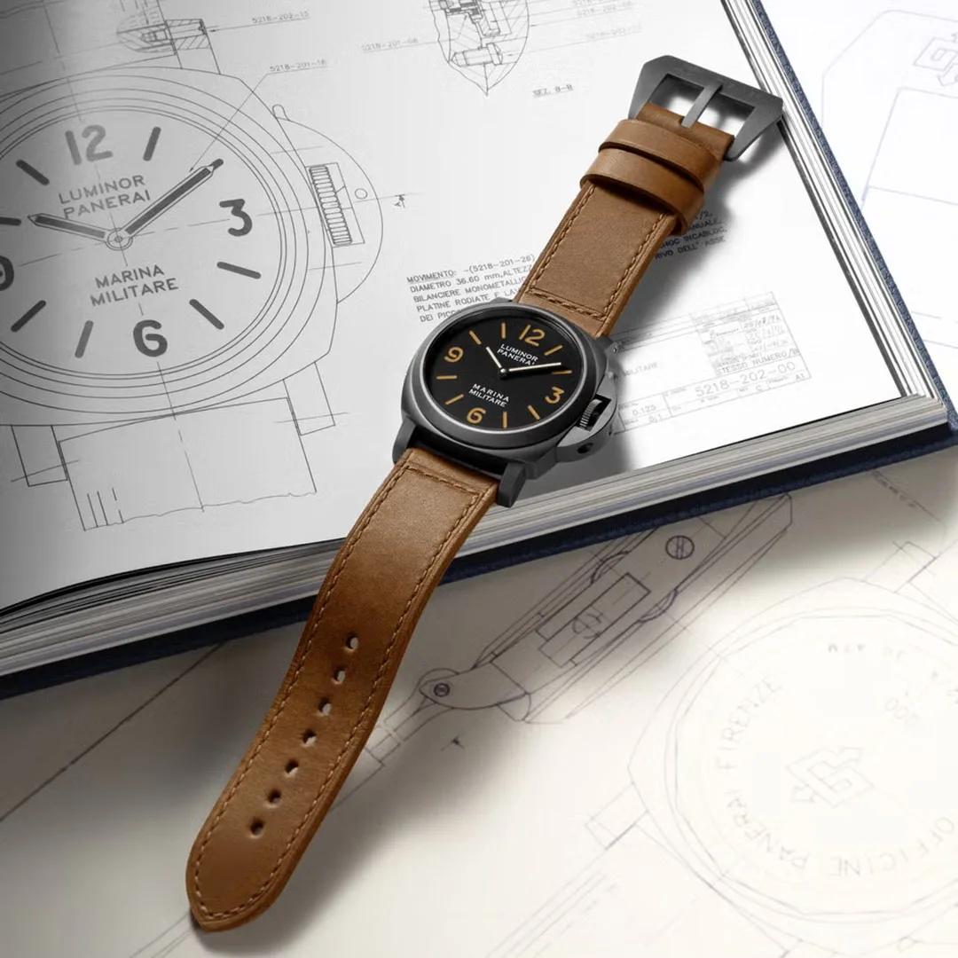 Luminor Marina Militare PAM05218 shot on top of a notebook