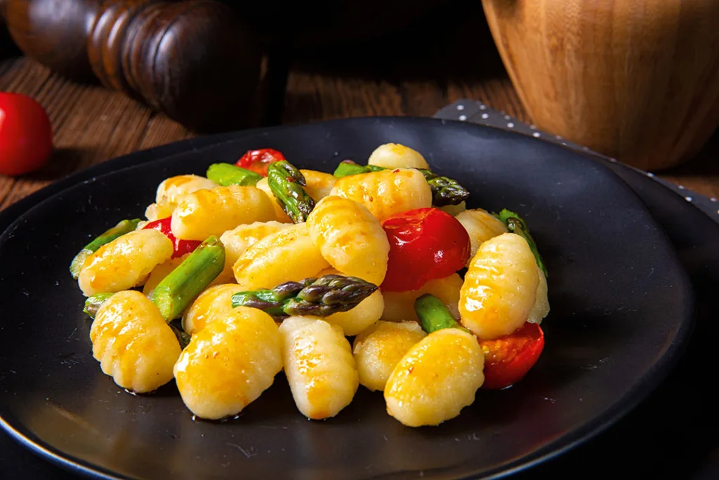 crispy gnocchi with roasted asparagus and tomatoes
