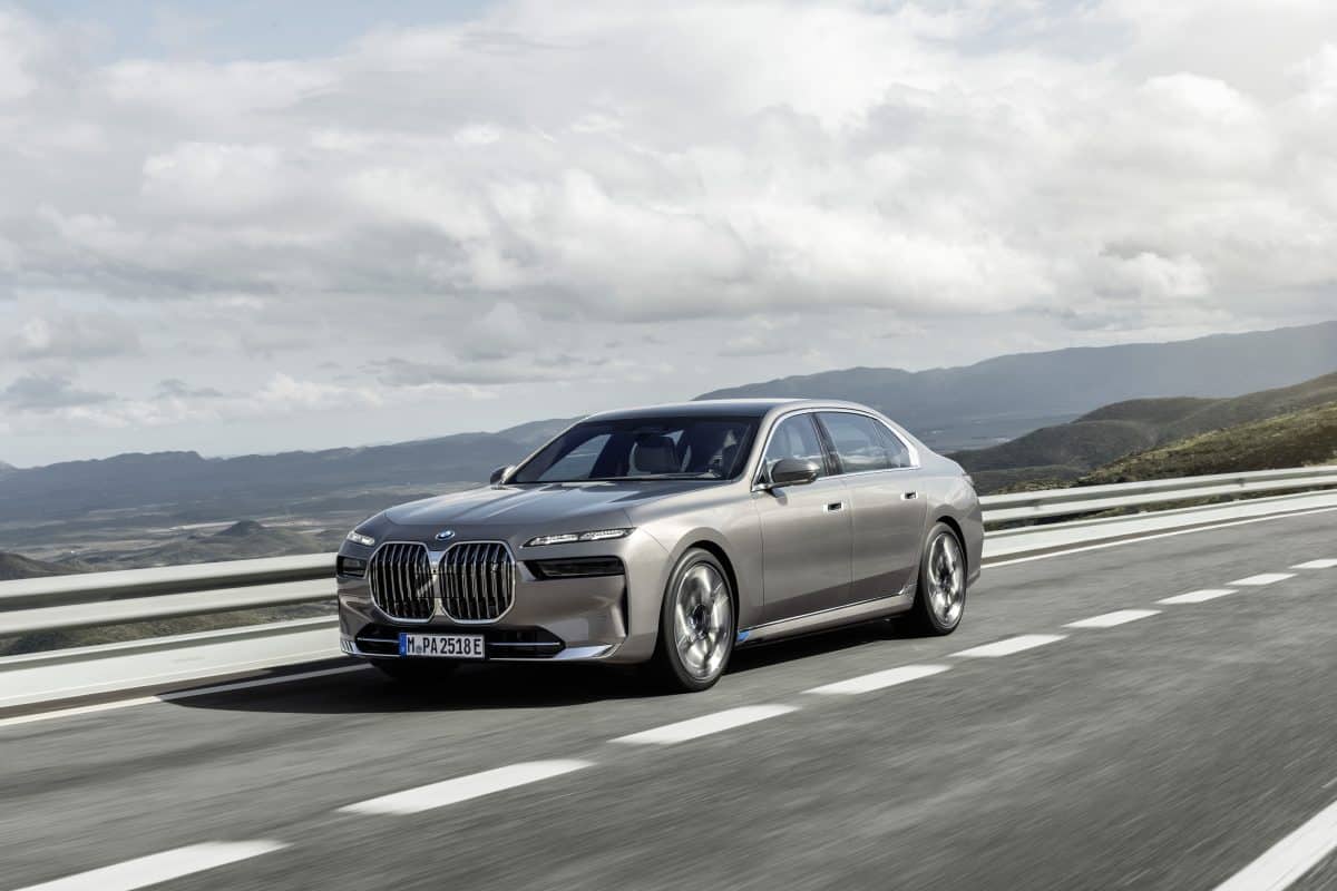 4ixkMnXG BMW i7 4