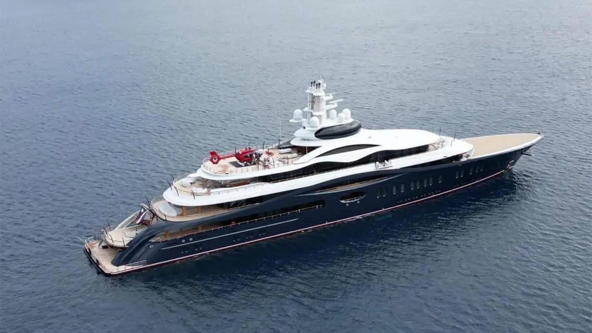 atxJjgsY launchpad zuckerberg yacht